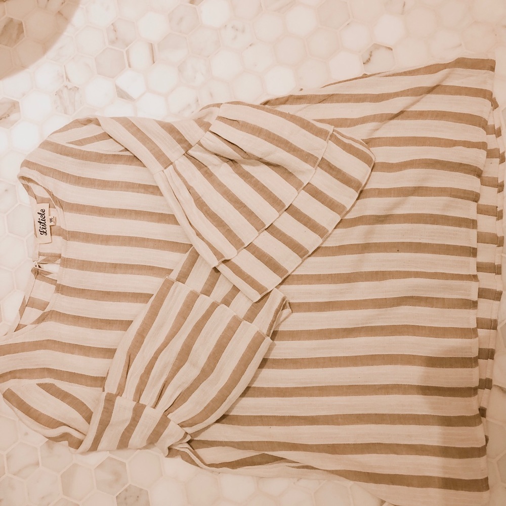 Line top with balloon sleeves